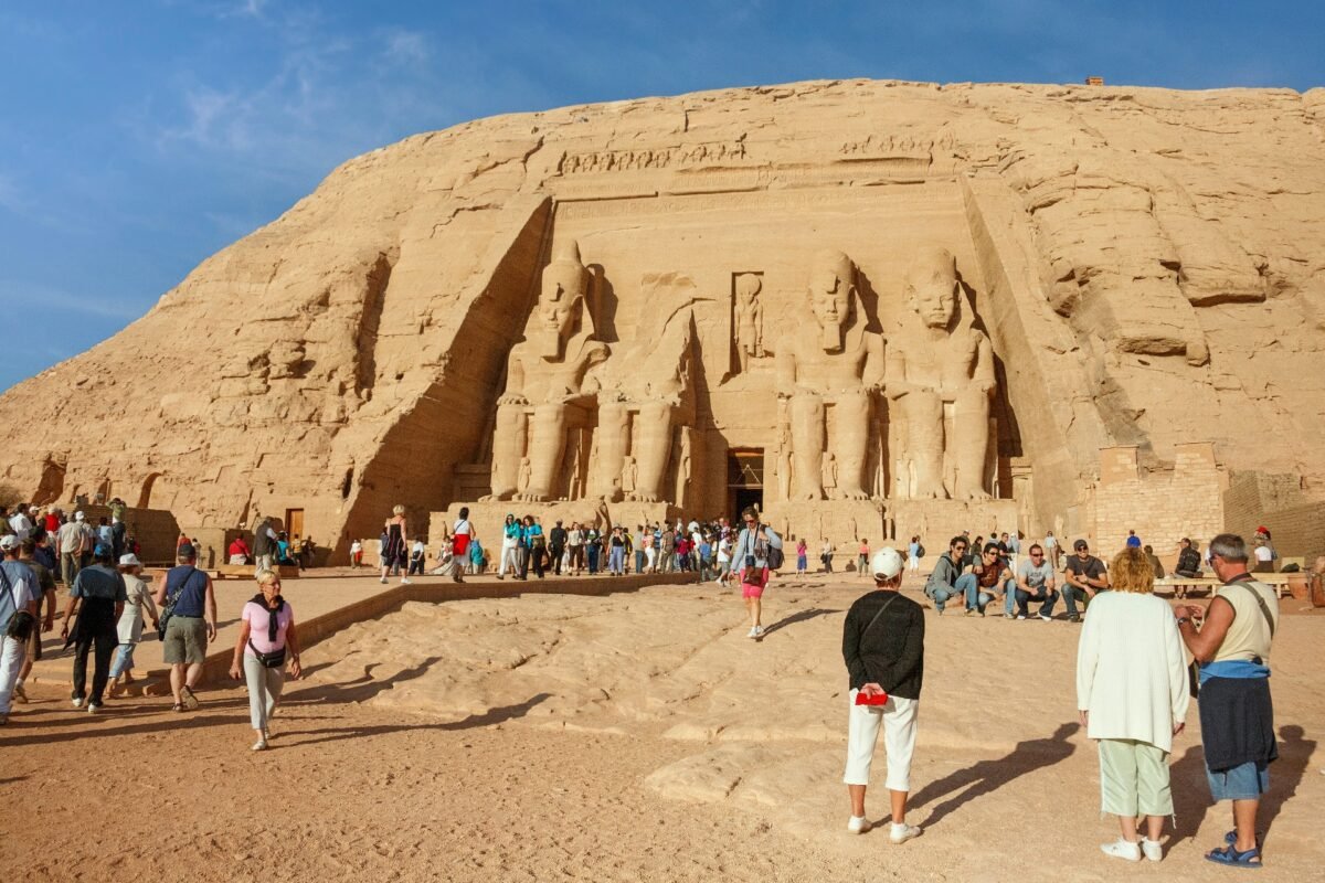Welcome to Egy Travel Lux – Explore Egypt in Style 22 abu simbel 1200x800 1 Großer Tempel Ramses II., Abu Simbel, Ägypten