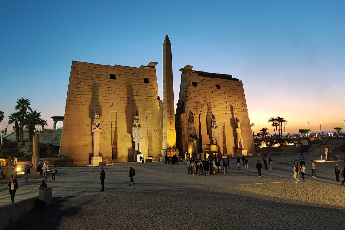luxor-east-and-west-bank-1