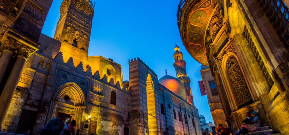 muizz street at night